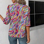 Värillinen abstrakti painettu pusero
