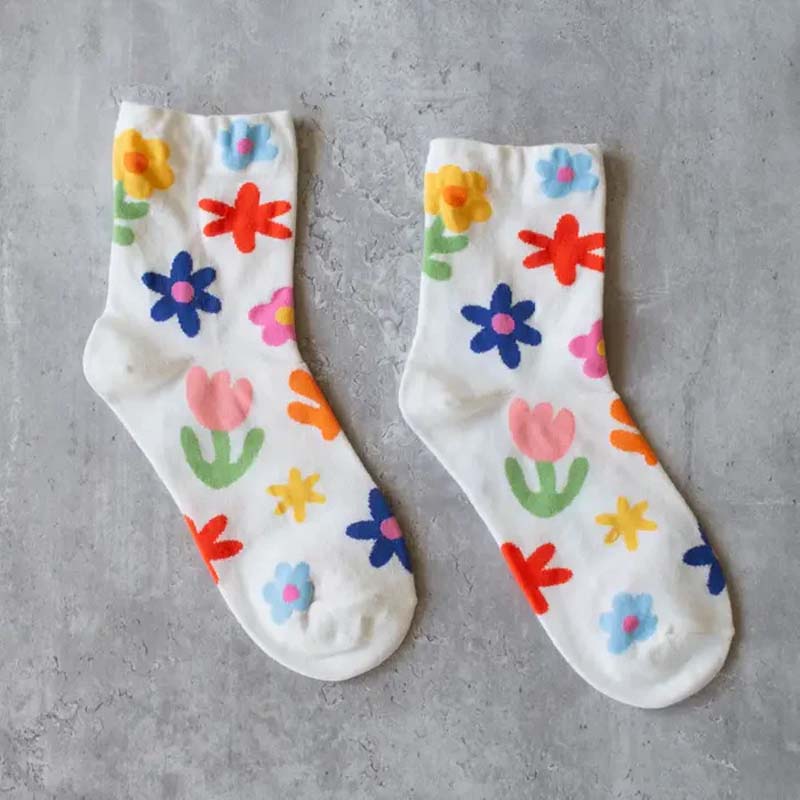 Entspannte blumige Socken