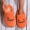 Pantofole in peluche con zucca di Halloween