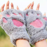Warme handschoenen dragen poot